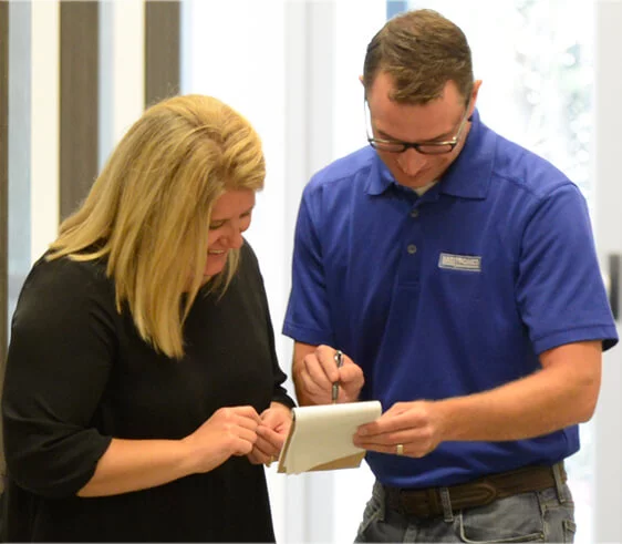 A Midtronics staff serving a customer