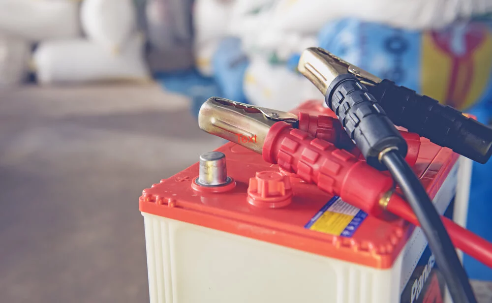 Batterie de voiture et pinces de chargement